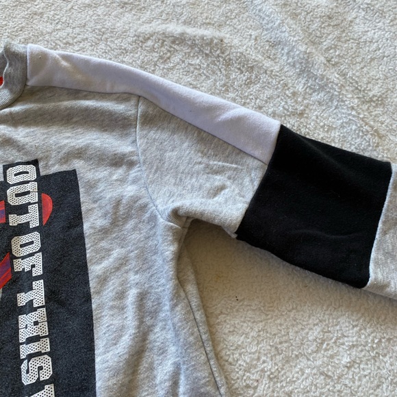 Boys size 6 sweatshirt - Picture 3 of 4